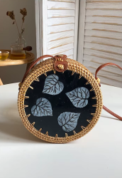 Round Rattan Crossbody Bag with Leaf Print – Boho Summer Style