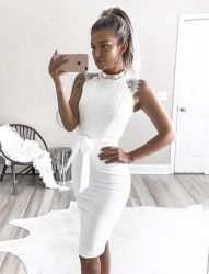 Дамска бяла елегантна рокля с дантелена горна част и колан