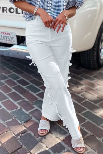 Дамски бели дънки с прави крачоли и декоративни панделки отстрани