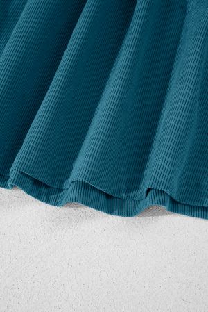 Дамска рокля от синьо кадифе с буфан ръкави и копчета