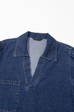 Дамска тъмносиня дънкова рокля с джоб, яка и V-образно деколте