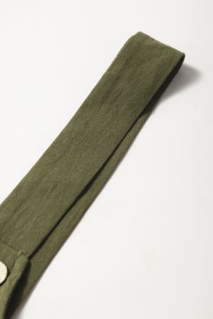 Дълъг дамски гащеризон в зелено с ефектни копчета и прав крачол