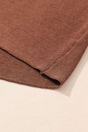 Дамски кафяв пуловер с къси ръкави тип прилеп и висока яка