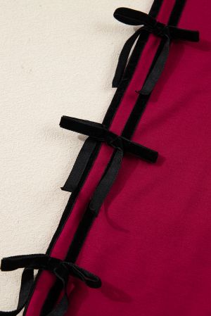 Дамска рокля в цвят бордо с джобове и ефектни панделки по ръкавите