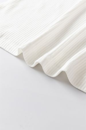 Дамска блуза в бяло с ефектни бухнали ръкави на цветя