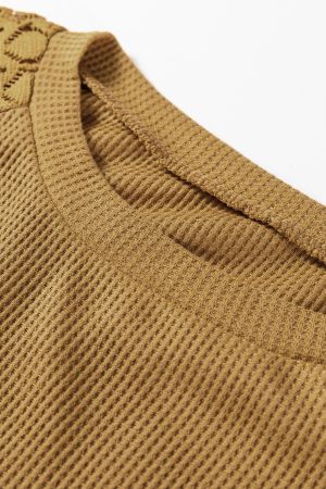 Дамска блуза в цвят охра с дълги ръкави с бродерия