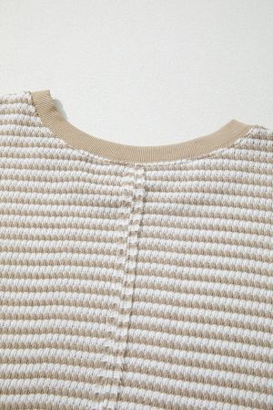 Дамска блуза на райе в бежово и бяло с широк комфортен силует