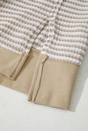 Дамска блуза на райе в бежово и бяло с широк комфортен силует