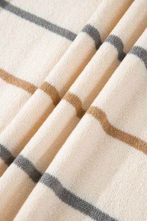 Дамски пуловер на райе в неутрални тонове, големи размери