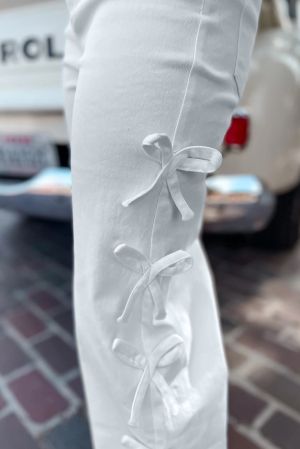 Women’s White Bow Knot Side Detail Straight Leg Loose Jeans