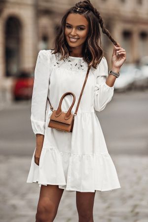 Дамска рокля в бяло с дълъг ръкав и бродерия
