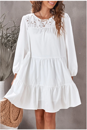 Дамска рокля в бяло с дълъг ръкав и бродерия