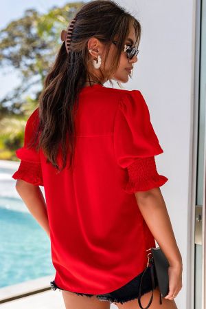 Дамска елегантна блуза в червено с V-образно деколте