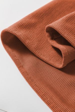 Текстура плат дамска рокля канела отблизо