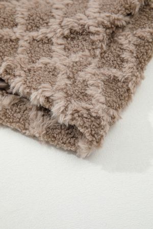 Дамско пухкаво бежово яке с качулка и цип